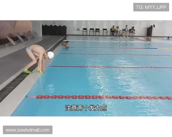 游泳动作要领解析 提高技巧与速度的关键方法与注意事项